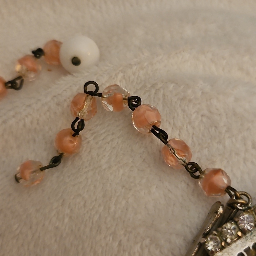 Vintage 1950s Multi-Strand Candy Pink and White Milk Glass Beaded Necklace - Picture 10 of 12